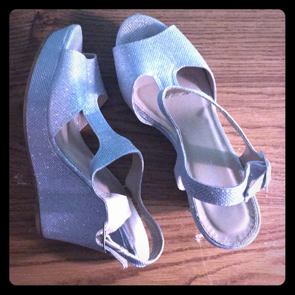 Silver shoes - Picture 1 of 1